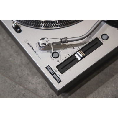 Проигрыватель винила Audio-Technica AT-LP140XP Silver